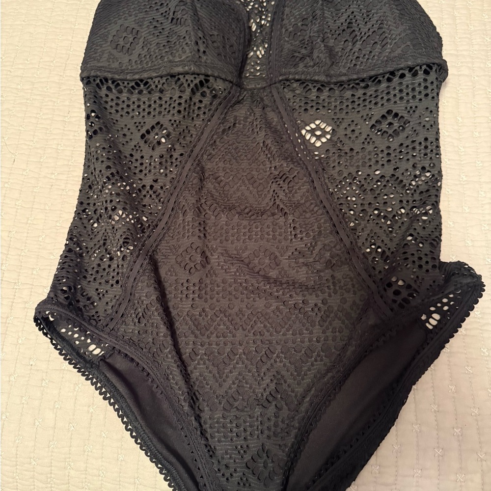 Adore Me Margaret Black Crochet Swimsuit Plus Size 0X - Picture 6 of 9